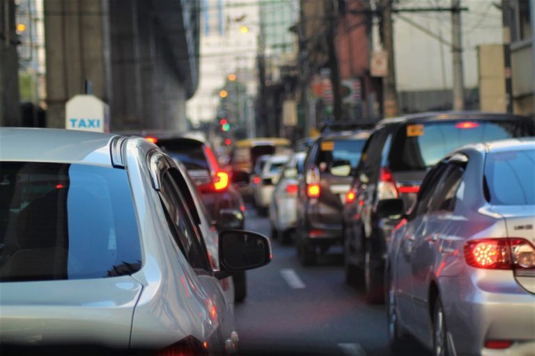 véhicules bloqués dans les bouchons
