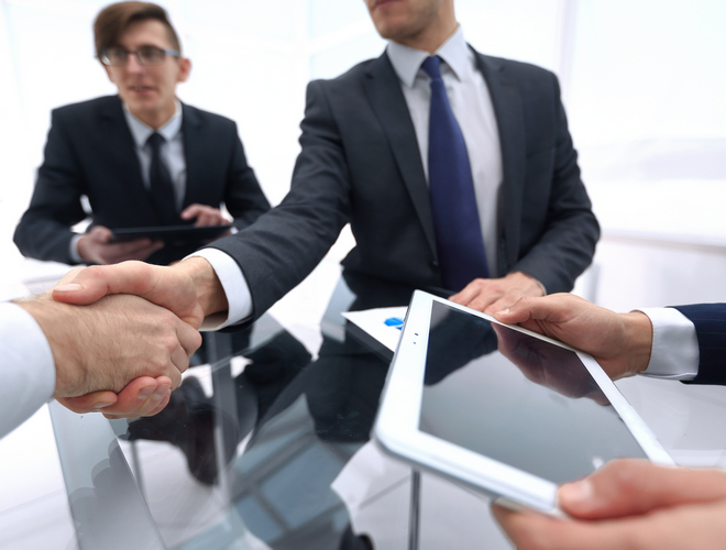 entreprise qui étudie une stratégie de développement