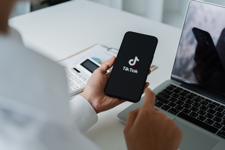 utilisation de l'application TikTok