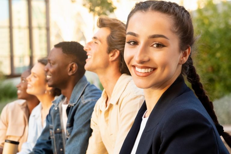 étudiants diplômés dans le commerce